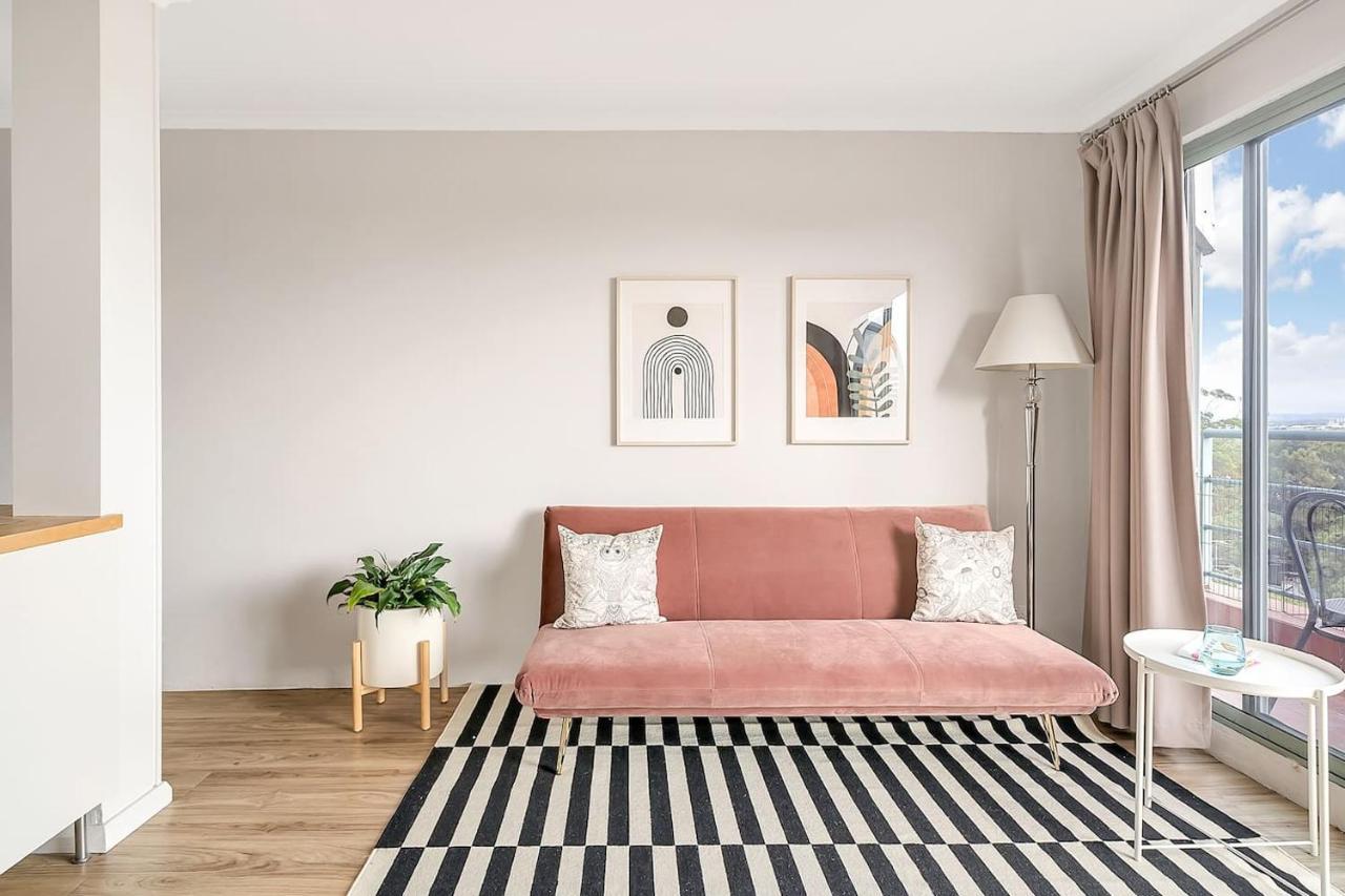 Apartment 'georgina' Mid-century Modern Poolside