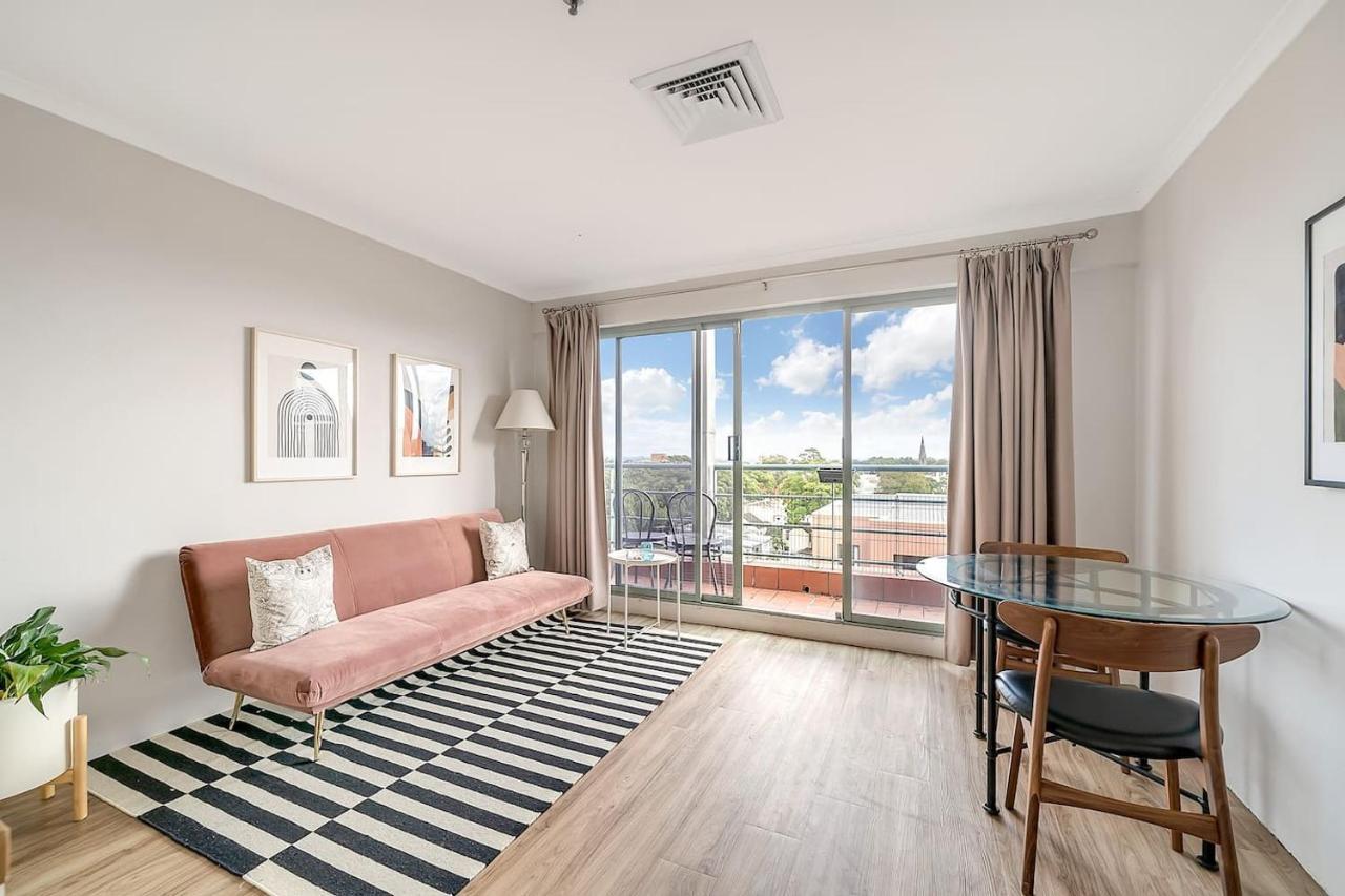 Apartment 'georgina' Mid-century Modern Poolside *