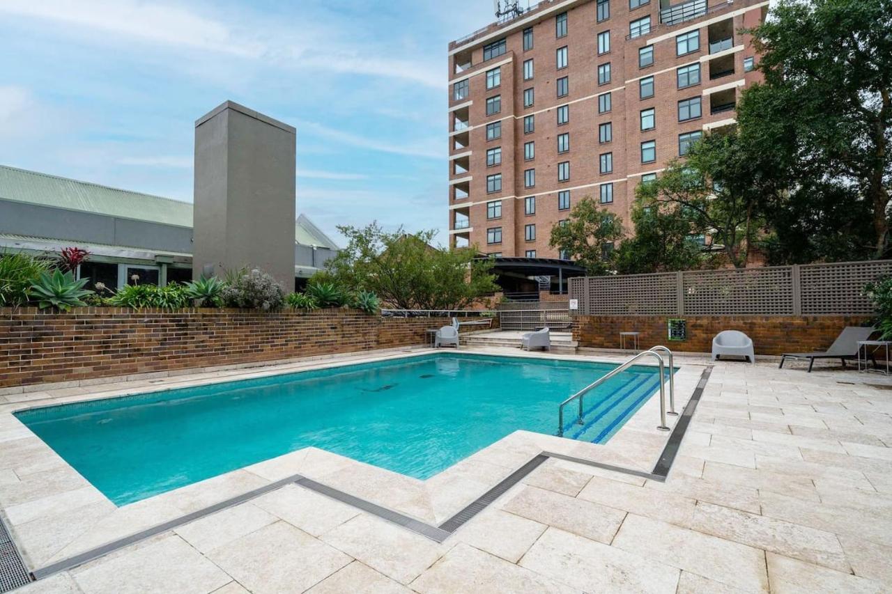 'georgina' Mid-century Modern Poolside Sydney