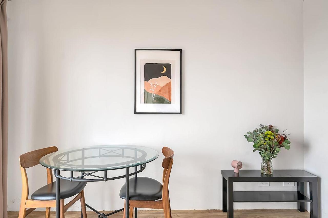 Apartment 'georgina' Mid-century Modern Poolside *