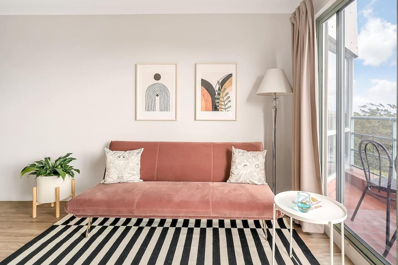 Apartment 'georgina' Mid-century Modern Poolside Sydney