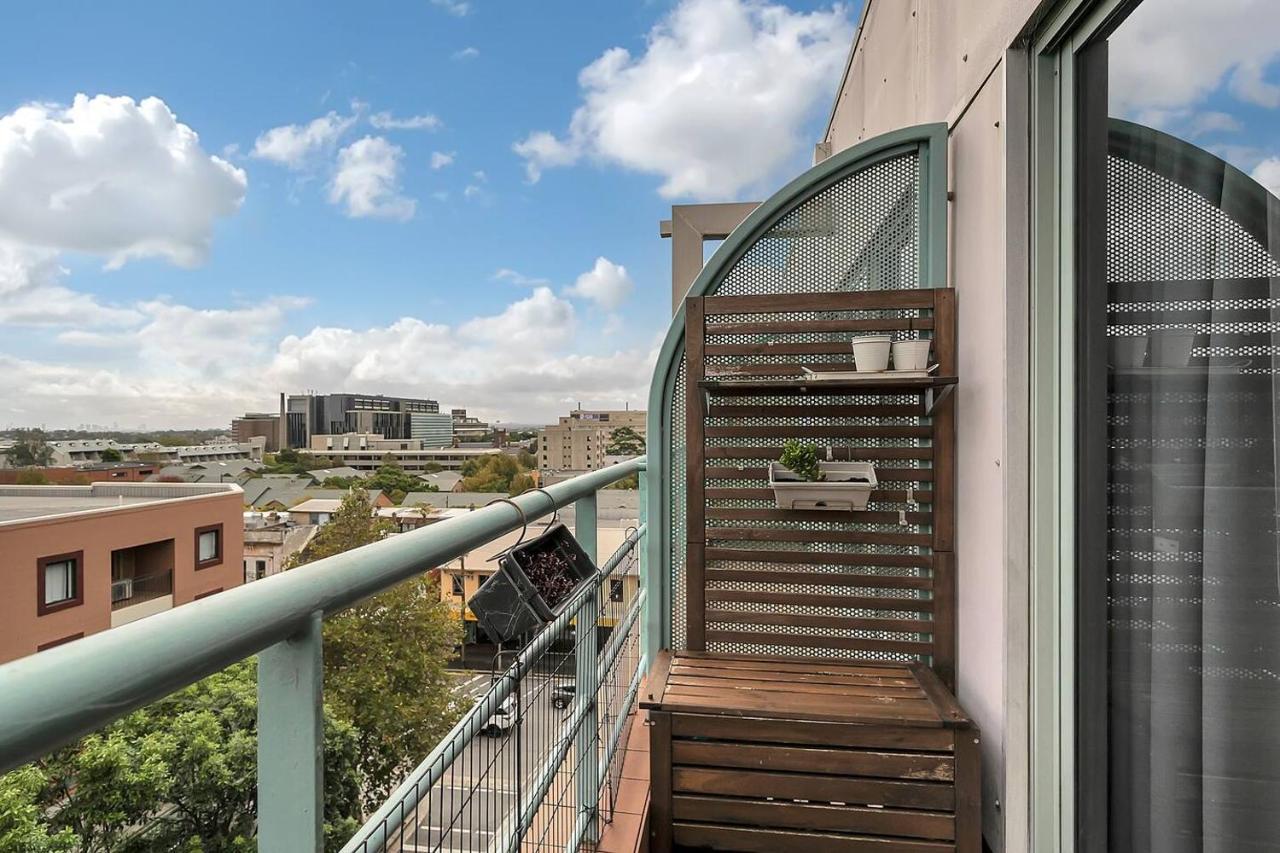 Apartment 'georgina' Mid-century Modern Poolside