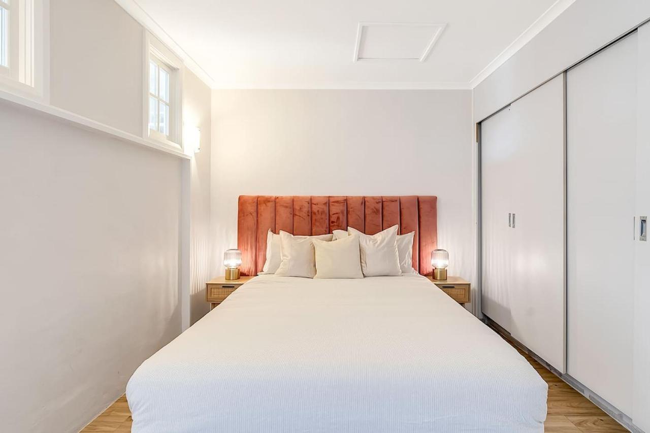 'georgina' Mid-century Modern Poolside Apartment Sydney